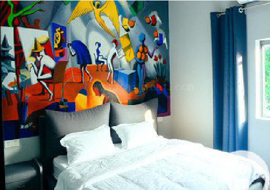 隆林对于酒店的墙体彩绘而言更注重哪些方面？